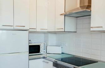 Stunning 2 bedroom apartment with Pool View - Photo 32