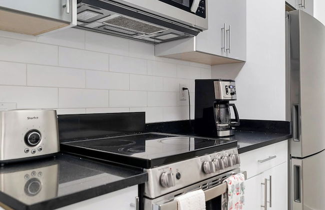 Charming 1BR Lakeside - Photo 6