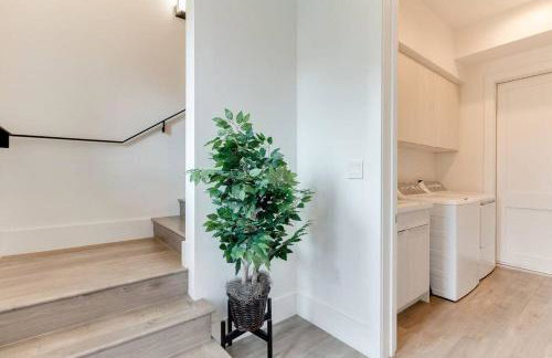 Luxury Modern 4 bedroom 3 Bath Home With Rooftop Deck #3 - Foto 33
