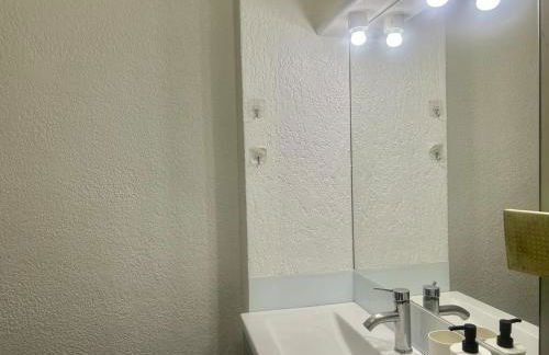 T3 prés de la gare et centre Lorient Parking - Foto 9