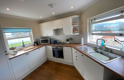 Extended Fishermans cottage with stunning sea views - Foto 8