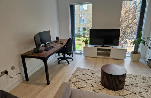 Luxury Corner Apartment by Cambridge Station with Free Allocated Underground Parking & Flexible Beds - Foto 23