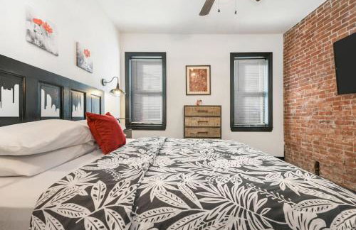 HostWise Stays - Prime Location in Lawrenceville, Exposed Brick 2BR Home - Foto 16
