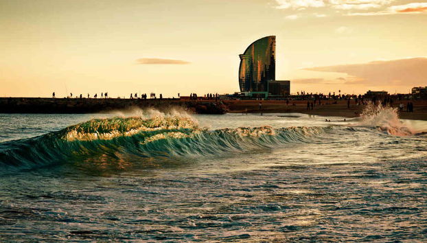 En moto de agua con la costa al fondo