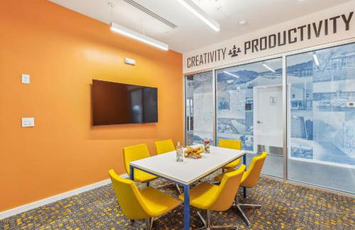 Luxury Pool Home, Mins To Hospitals, Gym - Foto 16