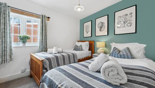 2-Bedroom Stylish & Gorgeous, Cosy Westgate Cottage Retreat, Central Winchester, Free On-Street Parking Permit, with Garden, Close to Cathedral - Sleeps 6, Pets are Welcome - by Blue Puffin Stays - Foto 2, towels
