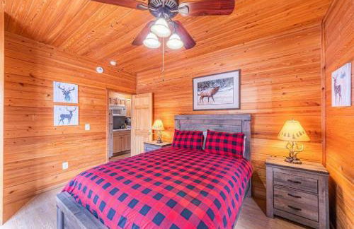 Cabin#2 Elk Hallow - Pet Friendly - Sleeps 6 - Playground & Game Room - Foto 3