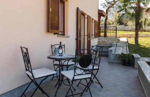 Two-Bedroom Apartment In Porec - Photo 3