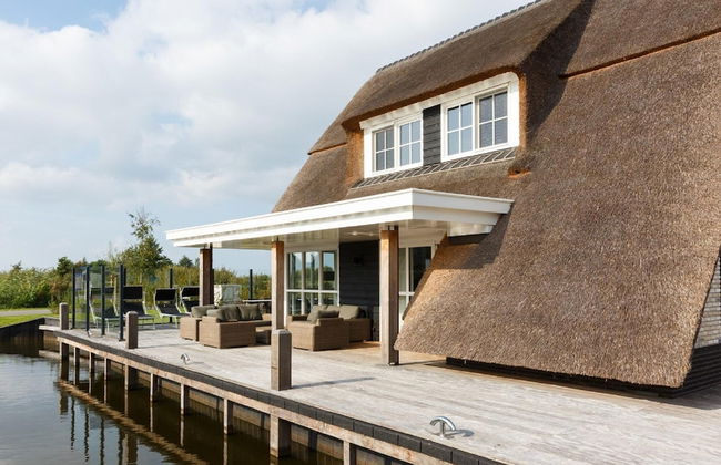 Villa by the Water With Sauna and Terrace - Foto 23