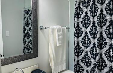 City Oasis Near NRG Stadium, Med Center & Downtown! - Photo 24