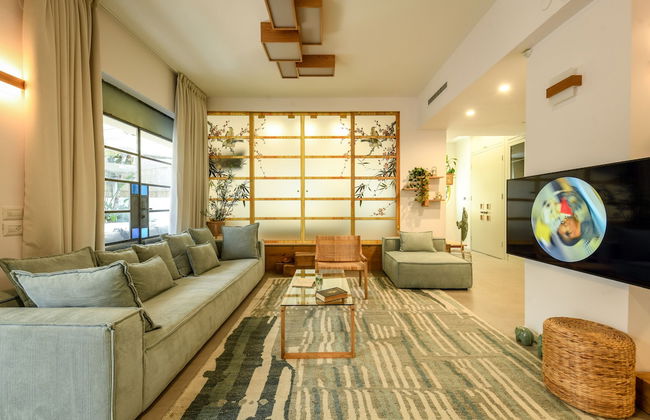 Charming 2BR Apt w a Breathtaking Patio - Foto 16