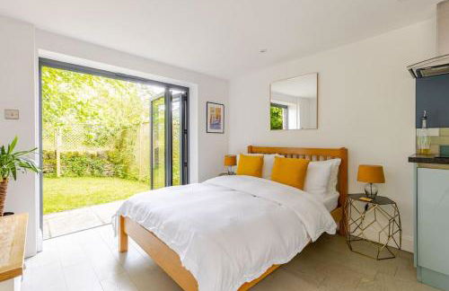 Cosy Cotswolds Retreat near Bath & Castle Combe - Photo 17