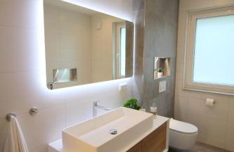 Großes Apartment mit Küche, Dusche, Badewanne, Balkon, Parkplatz vor dem Haus, ruhig gelegen, ADA4 - Foto 62