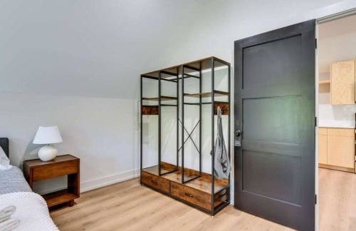 Tranquil Lakefront Carriage House with Dock - Foto 22