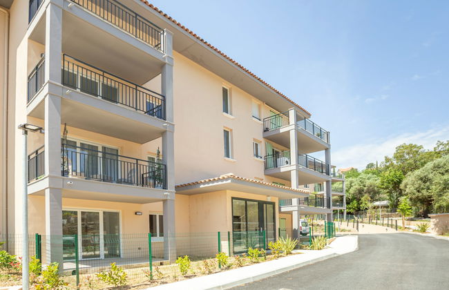 2 bedroom Apartment in Bormes-les-Mimosas with swimming pool and garden - Photo 17