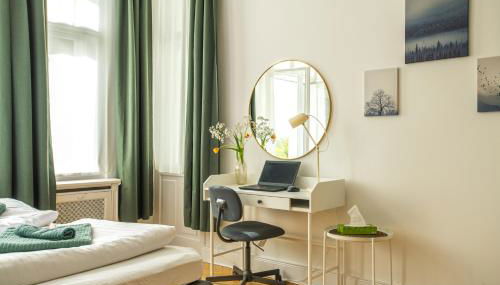 KAISER 02 by ROCKCHAIR Apartments l SUPERHOST Status l 3 Bedrooms Boxspringbeds 2 Bathrooms l Cozy Family & Business Flair 155 sqm 3 Balcony 2nd Floor Elevator up to 10 guests welcomes you! - Foto 4