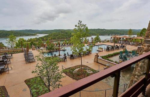 Enjoy the views of Table Rock Lake in this 2BD resort condo - Foto 17