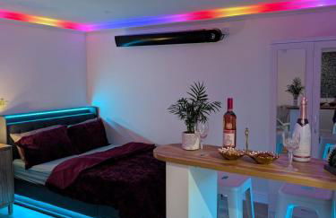 Luxury Santorini Boutique Suite with a Mediterranean Soul - 15m to Heathrow Windsor Ascot Legoland with Free Parking - Foto 24