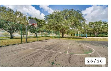 Spacious 3 bedroom pool home with lake view - Foto 15