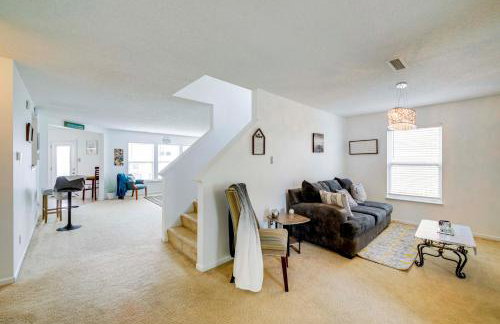 Camby Home with 3 Living Areas and Community Pool! - Foto 7