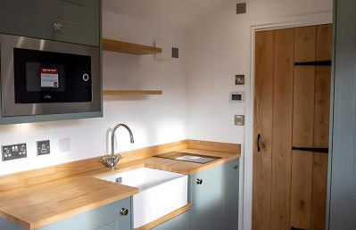 Luxury Shepherds Hut near Glamorgan Coast - Photo 36