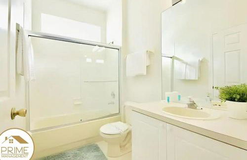 Renewed & Cozy 4BD Great Location near Disney - Photo 34