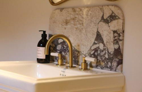 Spacious Luxury Apartment in the Heart of Shrewsbury Sleeps 6 - Photo 15