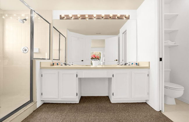 Spacious Home w Garden BBQ and Games at Golf Club - Photo 21