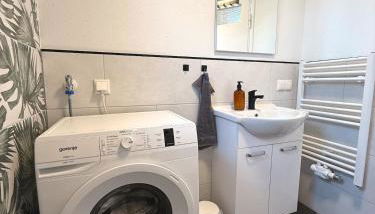 R&S-Homes-2025-Kitchen,Balcony,TV - Photo 3