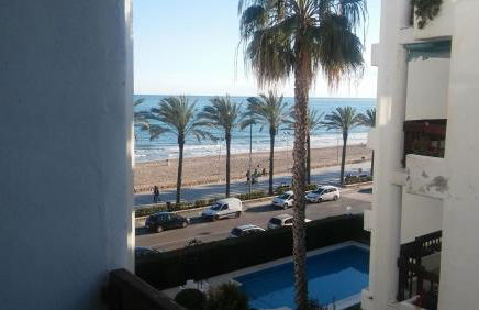 Passeig Maritim Apartment - Photo 8