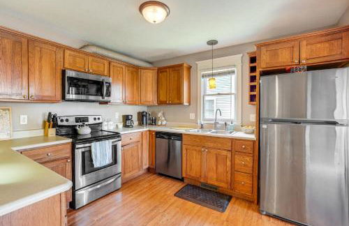 Charming Kalamazoo Home with Yard 1 Mi to Downtown! - Foto 6