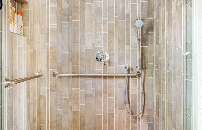 Lavish Lake Getaway - Foto 27