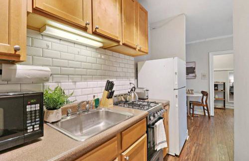 City Charm Studio Apt in Chicago - Kenwood 205 - Photo 9