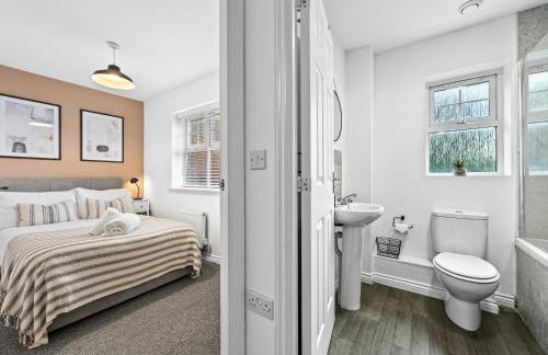 Spacious 6-bedroom house - 3 parking spaces - Superfast Wi-Fi - Close to M5 - Long-stay rates! - Foto 14