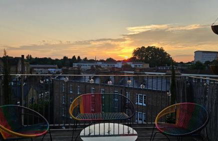 Roof Terrace, 2-bed 2-bath, Stoke Newington - Foto 34