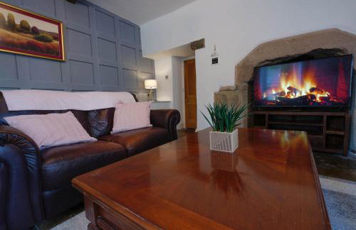 Bulls Head Historic Home With Garden And Hot Tub - Photo 13