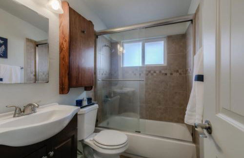 Pitt Paradise Pet Friendly Oasis - An Irvie Home - Photo 22