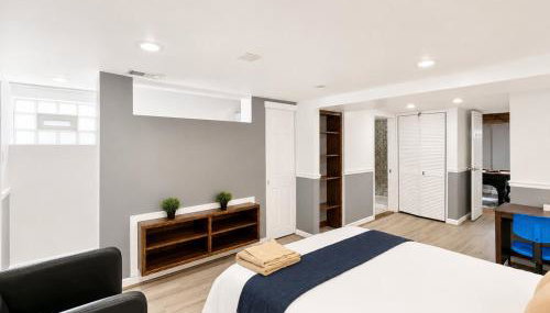 Beautiful 3BR 2BA Colonial House by CozySuites - Foto 4