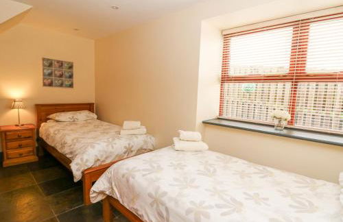 Llwyngwinau Isaf Barn - Foto 17