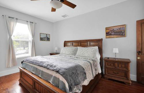 Hot tub- 80's Arcade- Pool table- Historic Downtown- 7 car parking - Foto 51