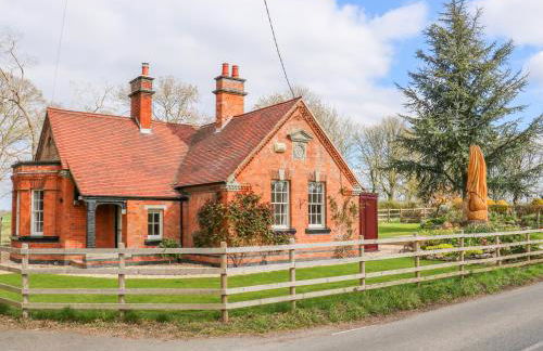 South Lodge - Longford Hall Farm Holiday Cottages - Photo 4