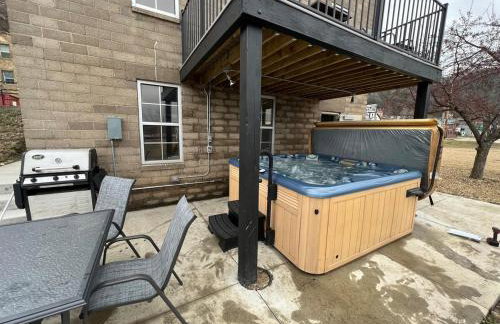 Dragonfly loft, hot tub, river views - Photo 5