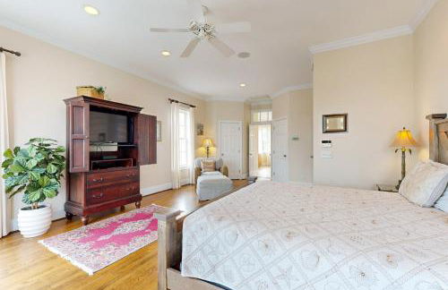 Luxury cottage with pools & multiple decks, 1/2 block to beach - Foto 17