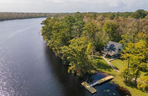 Waterfront Treehouse on the Cape Fear with Dock - Foto 16