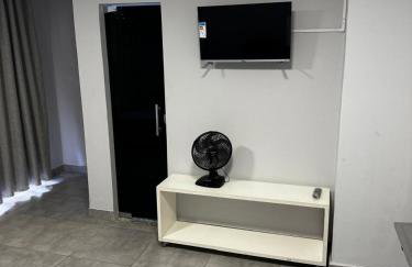 Kitnet independente 2 camas bem localizada - Foto 9