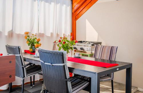 Timber Cottage With Pool - Happy Rentals - Foto 34