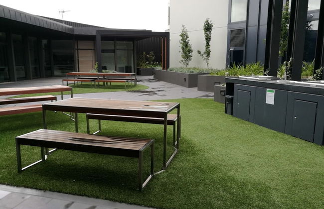 Modern 1 Bedroom in Tranquil Parklands - Photo 16