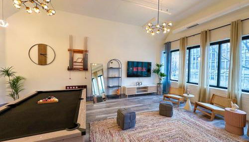 Luxury 6BR Suite with Pool Table Sleeps 12 Perfect for Group Stay Near McCormick Place, Grant Park and Soldier Field - Foto 2