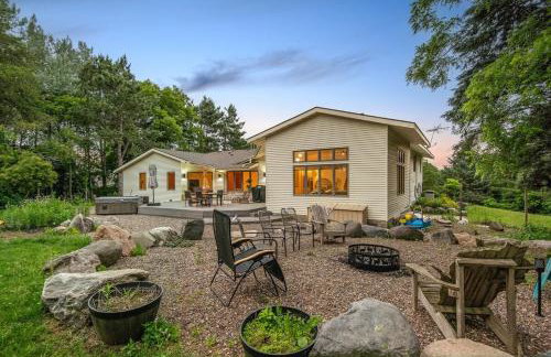 3 Acre Stillwater Oasis,Min from Downtown,Hot Tub - Foto 8