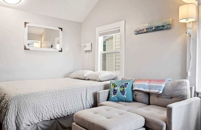 Just Beachy Charming Studio! - Photo 8